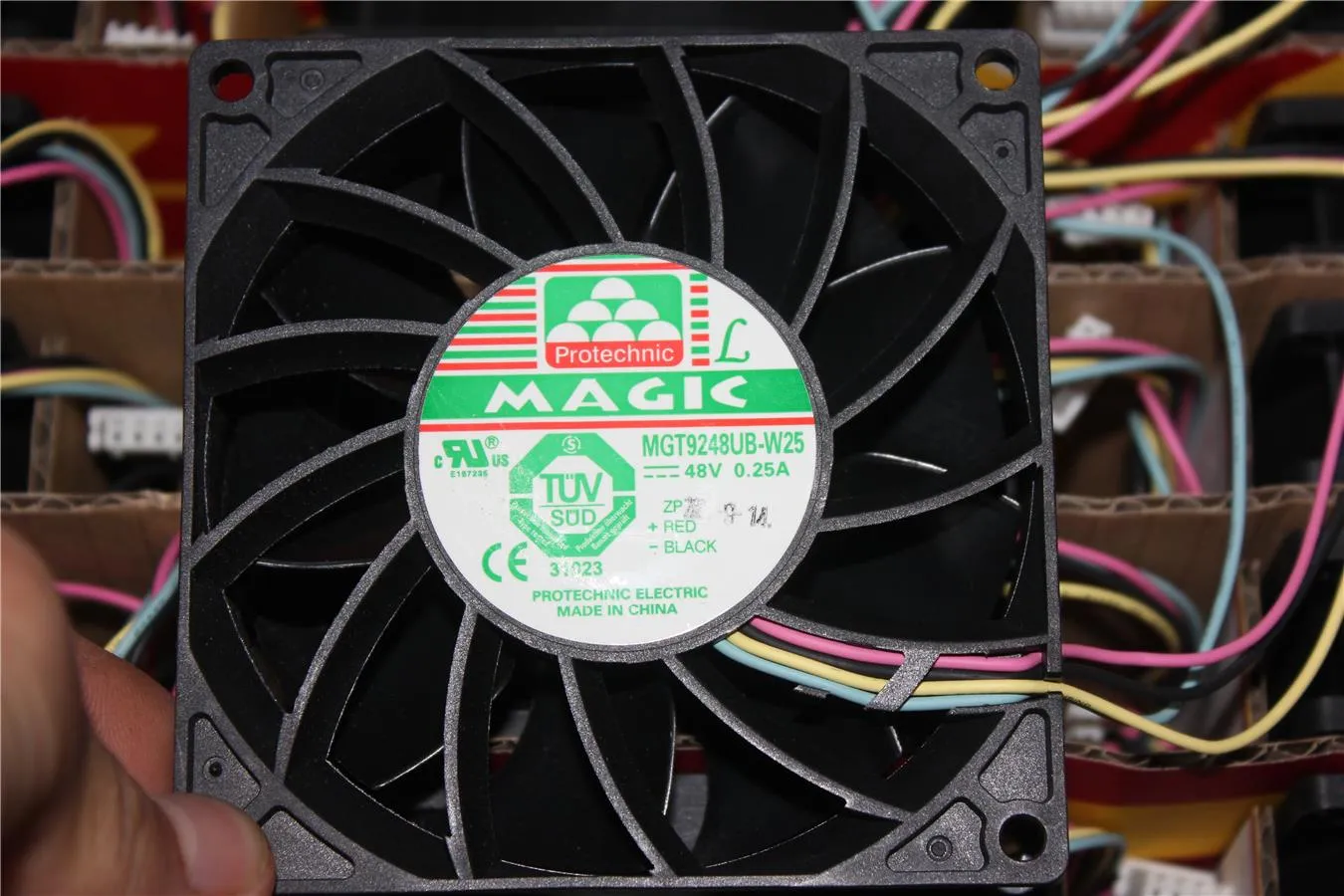 Magic MGT9248UB-W25 48V 0.25A 4-wire pressurized chassis cooling fan Magic MGT9248UB-W25 48V 0.25A 4-wire pressurized chassis cooling fan
