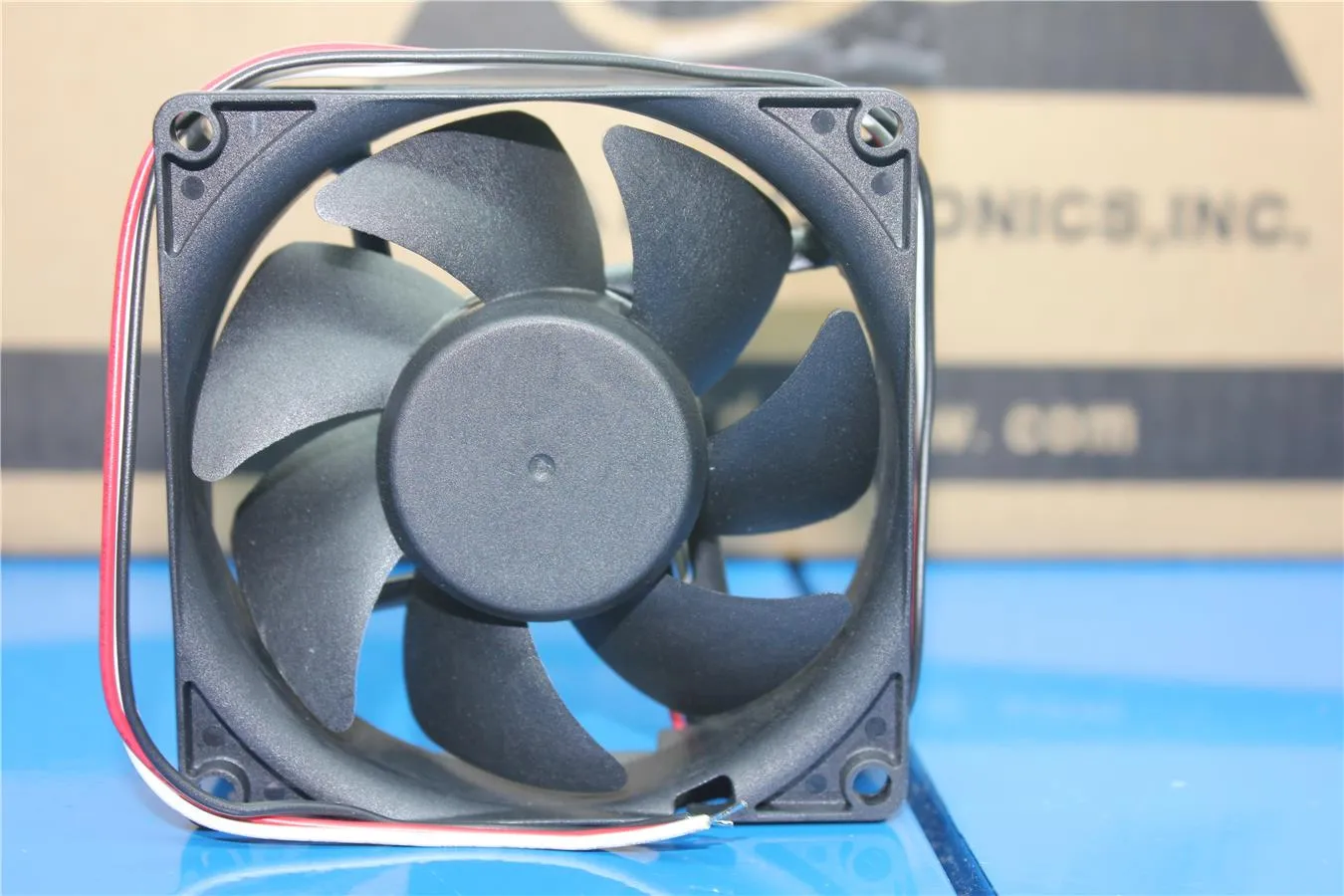 Sunon PE80252B1-000C-F99 8025 24V 4.8W inverter fan Sunon PE80252B1-000C-F99 8025 24V 4.8W inverter fan
