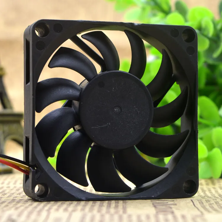 Y.S.TECH FD1270153B-1F 12V 1.56W 3-wire CPU cooling fan Y.S.TECH FD1270153B-1F 12V 1.56W 3-wire CPU cooling fan