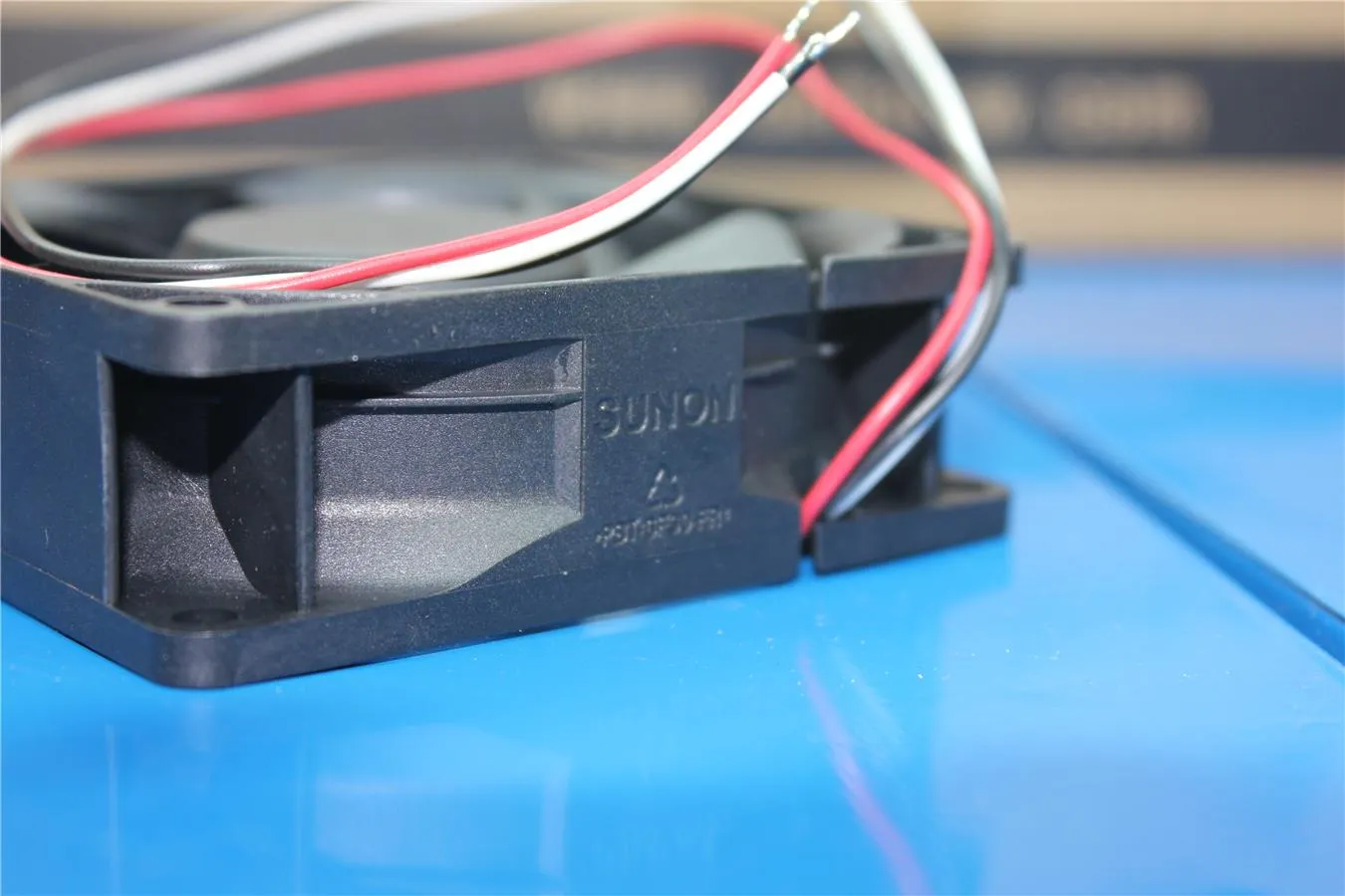 Sunon PE80252B1-000C-F99 8025 24V 4.8W inverter fan Sunon PE80252B1-000C-F99 8025 24V 4.8W inverter fan