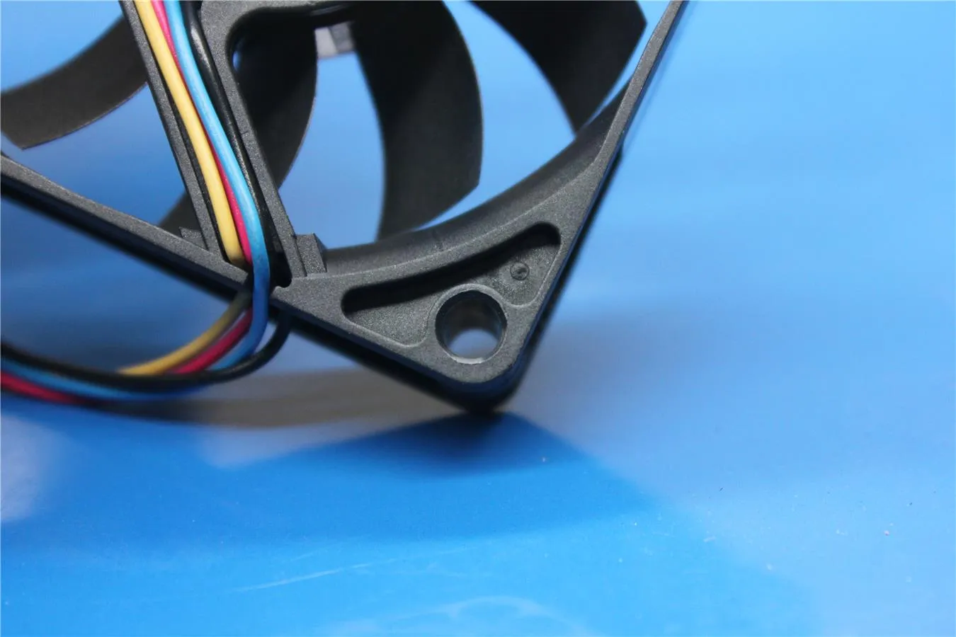 Magic MGT7012MB 7CM 12V 0.13A hydraulic four-wire PWM fan Magic MGT7012MB 7CM 12V 0.13A hydraulic four-wire PWM fan