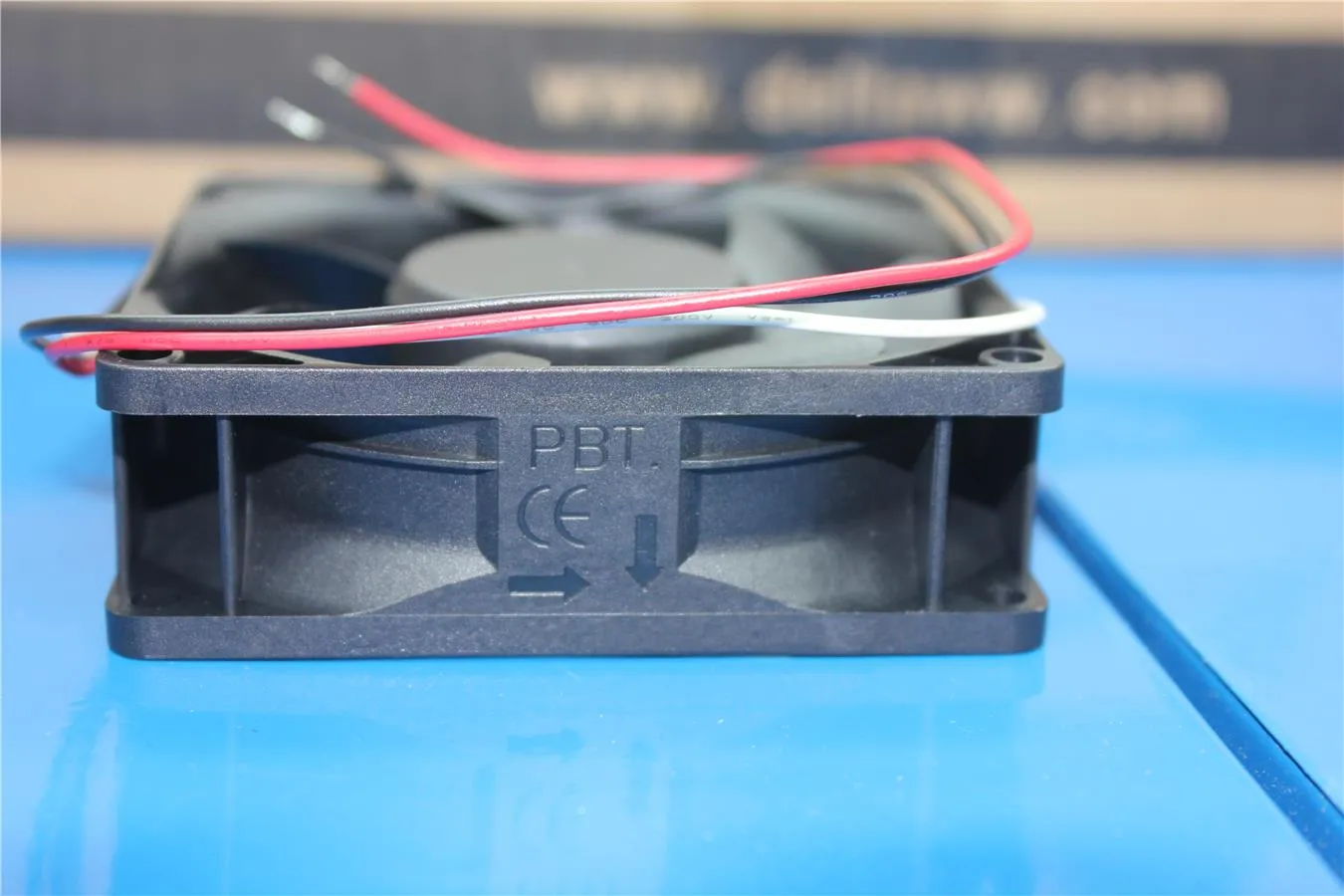 Sunon PE80252B1-000C-F99 8025 24V 4.8W inverter fan Sunon PE80252B1-000C-F99 8025 24V 4.8W inverter fan