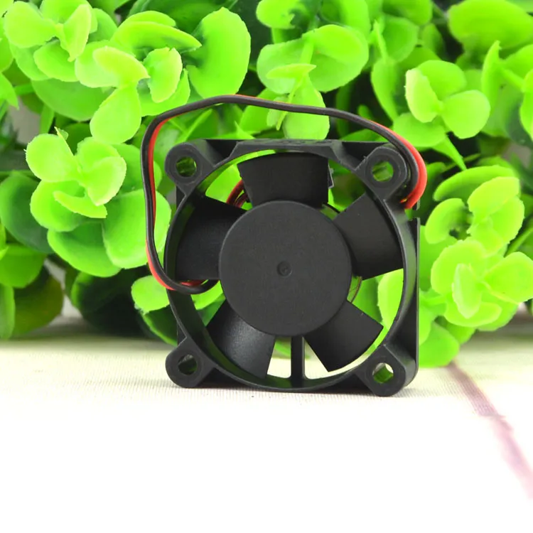 SUNON KDE1204PFS3-8 12V 0.5W 4CM 2-wire cooling fan SUNON KDE1204PFS3-8 12V 0.5W 4CM 2-wire cooling fan