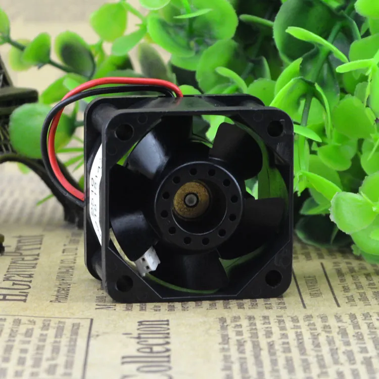 Sanyo 109p0424b302 DC24v 0.13A 40 * 40 * 28mm axial flow fan Sanyo 109p0424b302 DC24v 0.13A 40 * 40 * 28mm axial flow fan