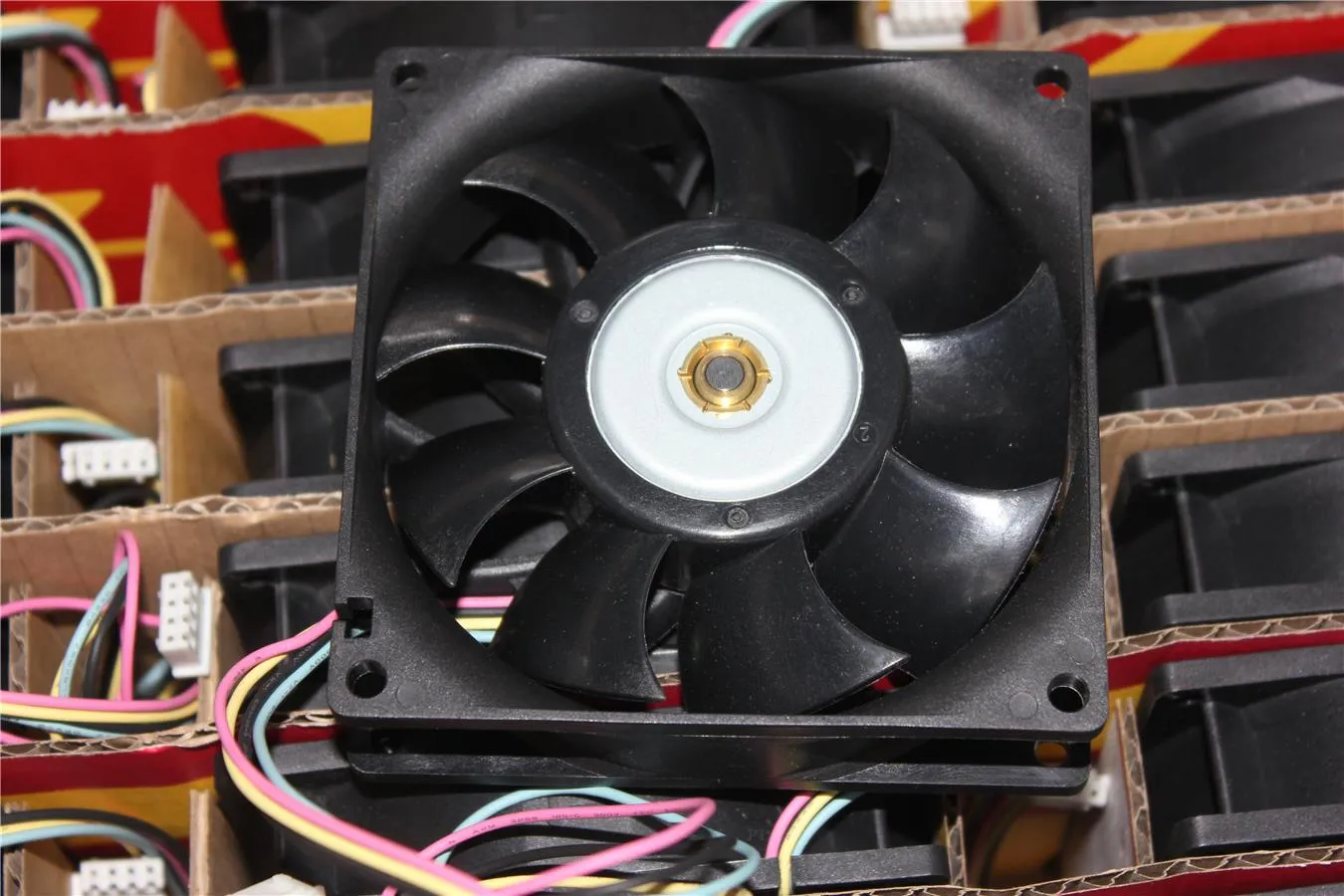 Magic MGT9248UB-W25 48V 0.25A 4-wire pressurized chassis cooling fan Magic MGT9248UB-W25 48V 0.25A 4-wire pressurized chassis cooling fan