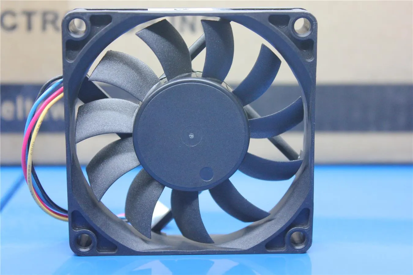 Magic MGT7012MB 7CM 12V 0.13A hydraulic four-wire PWM fan Magic MGT7012MB 7CM 12V 0.13A hydraulic four-wire PWM fan