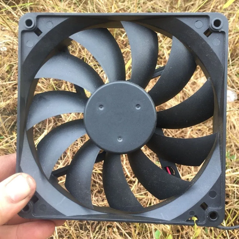 YOUNGLIN DFS132512H DC12V 3W 0.25A 2200RPM 2-Wires fan YOUNGLIN DFS132512H DC12V 3W 0.25A 2200RPM 2-Wires fan