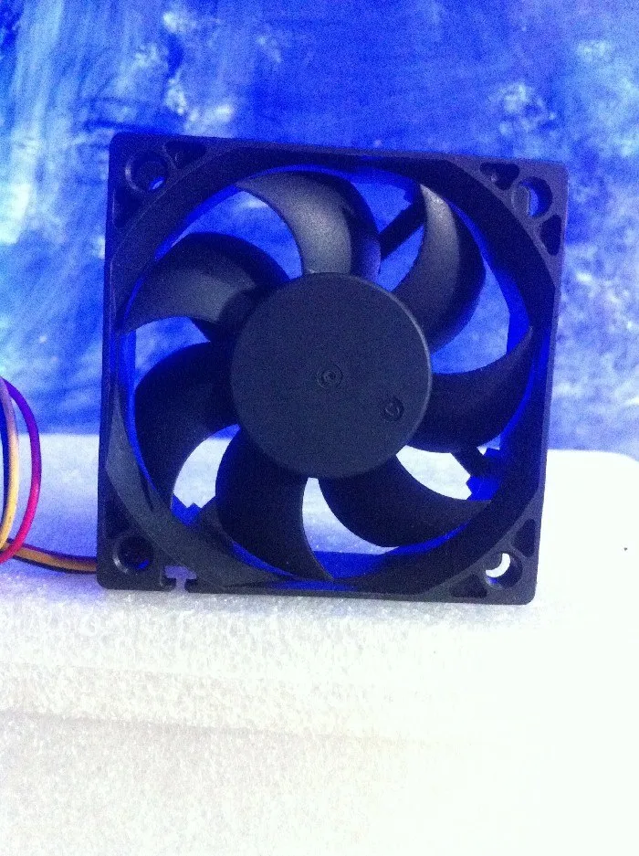 SUPERRED CHD6012ES-AH 6CM 12V0.30A 4-pin PWM silent cooling fan SUPERRED CHD6012ES-AH 6CM 12V0.30A 4-pin PWM silent cooling fan