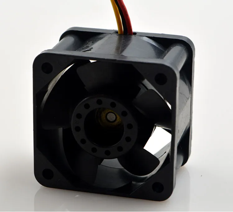 Sanyo 109P0405F307 5V 0.28A 4CM double ball bearing 3-wire cooling fan Sanyo 109P0405F307 5V 0.28A 4CM double ball bearing 3-wire cooling fan