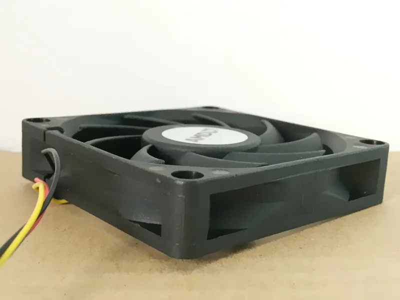 AVC DE07015B12U DC12V 0.7A 3-wires Double ball large air volume speed cooling fan AVC DE07015B12U DC12V 0.7A 3-wires Double ball large air volume speed cooling fan