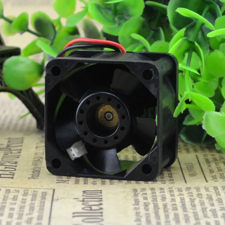 Sanyo 109p0424b302 DC24v 0.13A 40 * 40 * 28mm axial flow fan Sanyo 109p0424b302 DC24v 0.13A 40 * 40 * 28mm axial flow fan