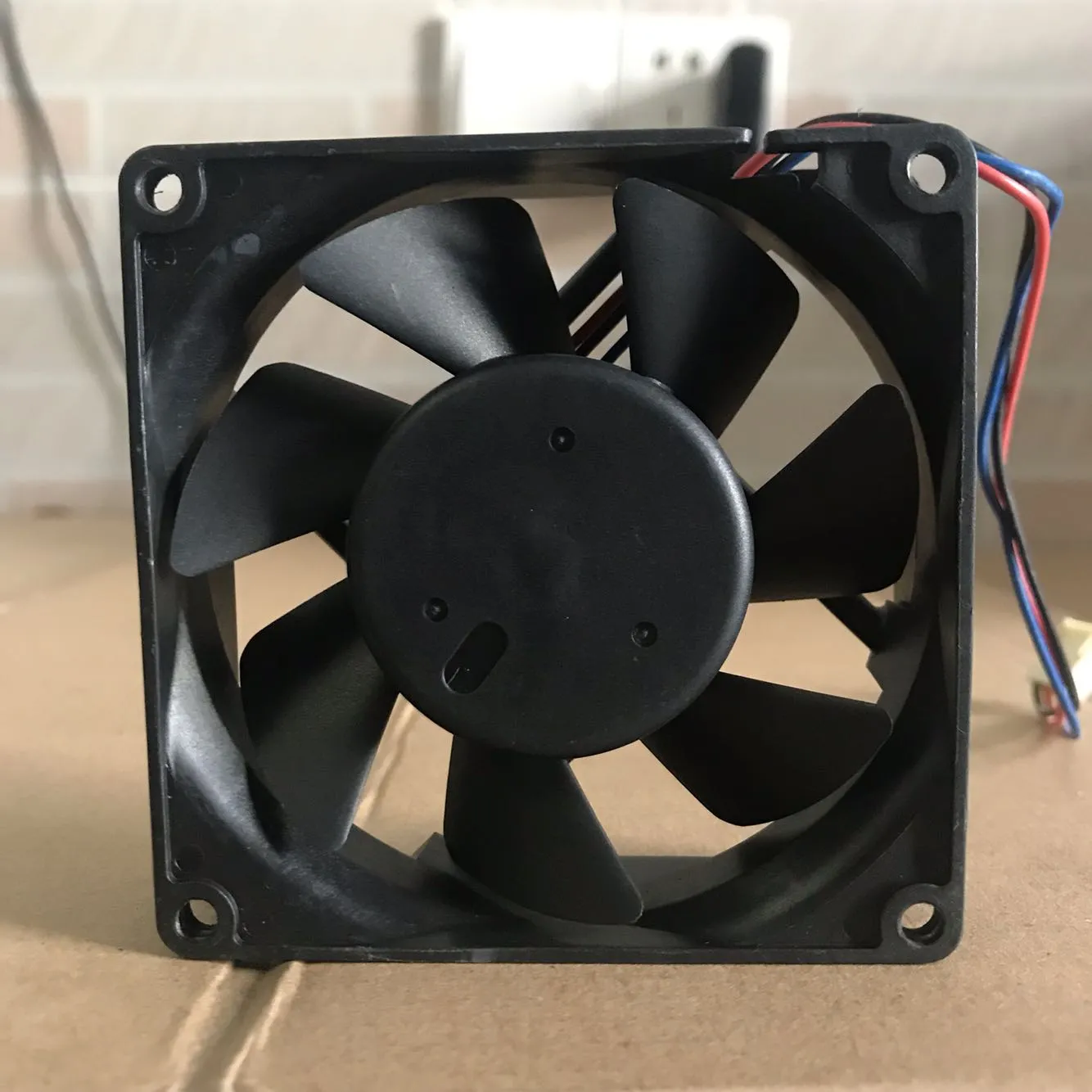 AVC DA08025B48U DC48V 0.14A server inverter industrial cooling fan AVC DA08025B48U DC48V 0.14A server inverter industrial cooling fan
