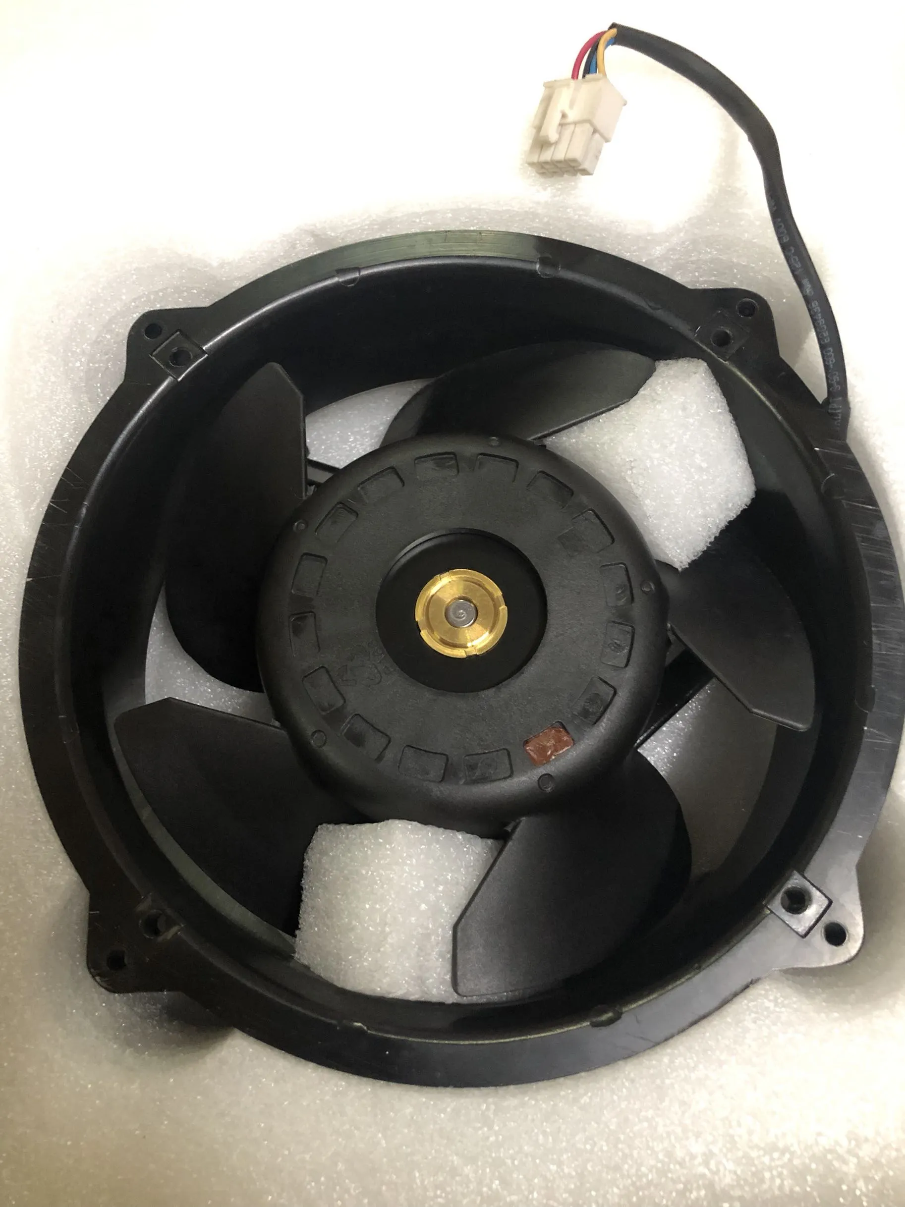 AVC DYTA2070B8S P005 DC48V 5.16A 200x200x70mm 4-wire Server Cooling Fan AVC DYTA2070B8S P005 DC48V 5.16A 200x200x70mm 4-wire Server Cooling Fan