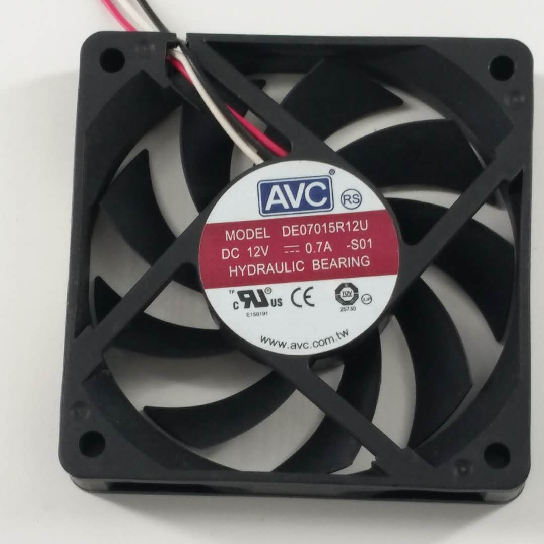 AVC DE07015R12U DC 12V 0.7A 7CM 70*70*15mm 4 Wires Cooling Fan