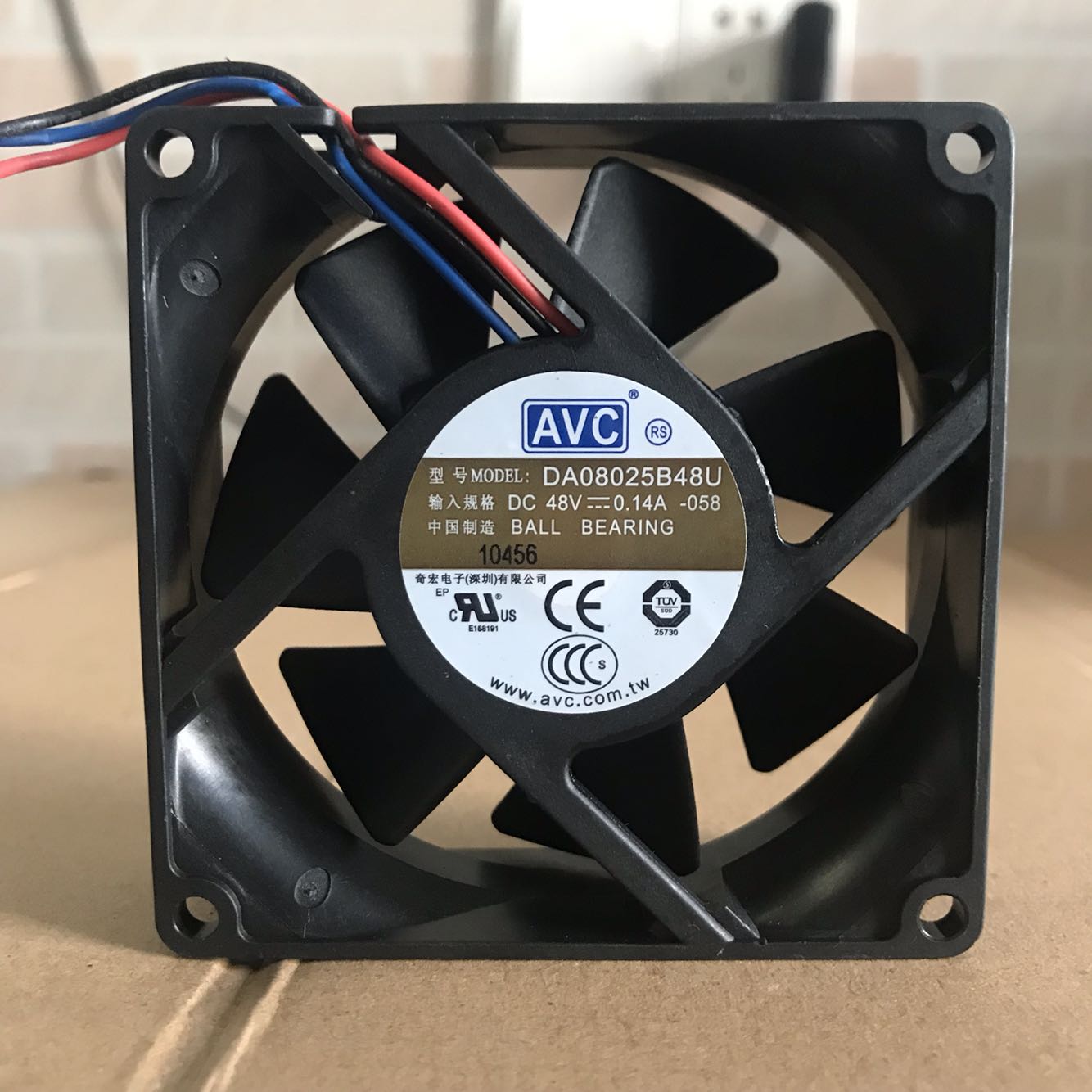 AVC DA08025B48U DC48V 0.14A  server inverter industrial cooling fan